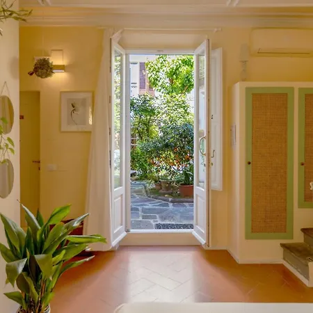 Secret Garden Couette-café 4*