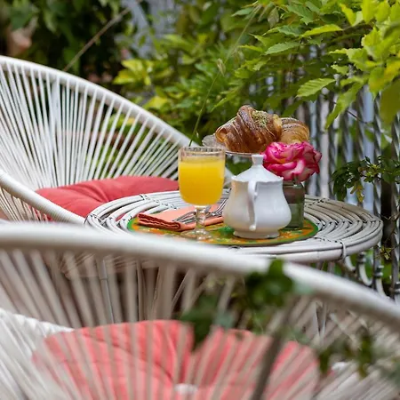 Secret Garden Couette-café 4*