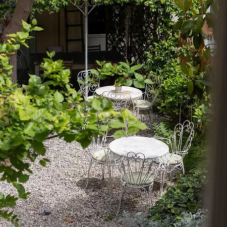 Bed & Breakfast Secret Garden